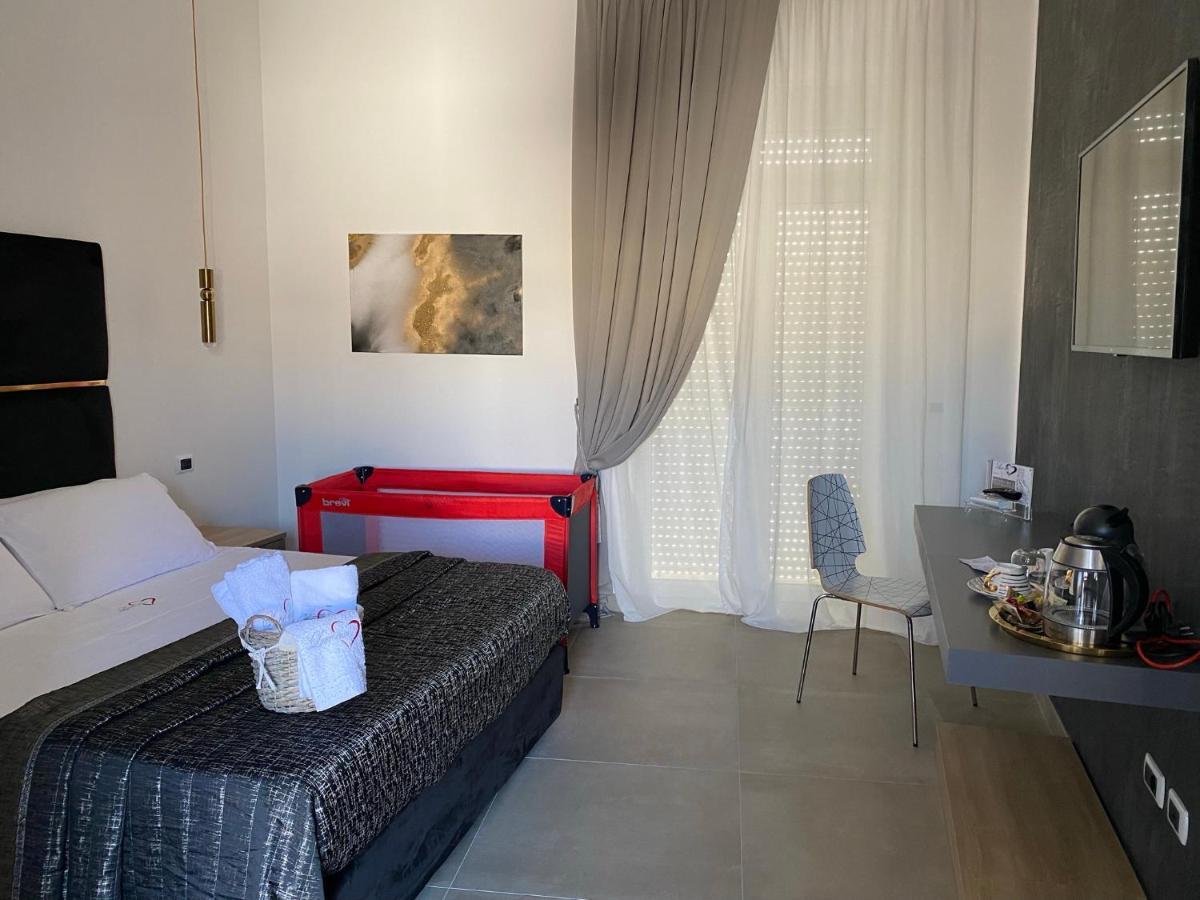Love Inn Pompei Bagian luar foto