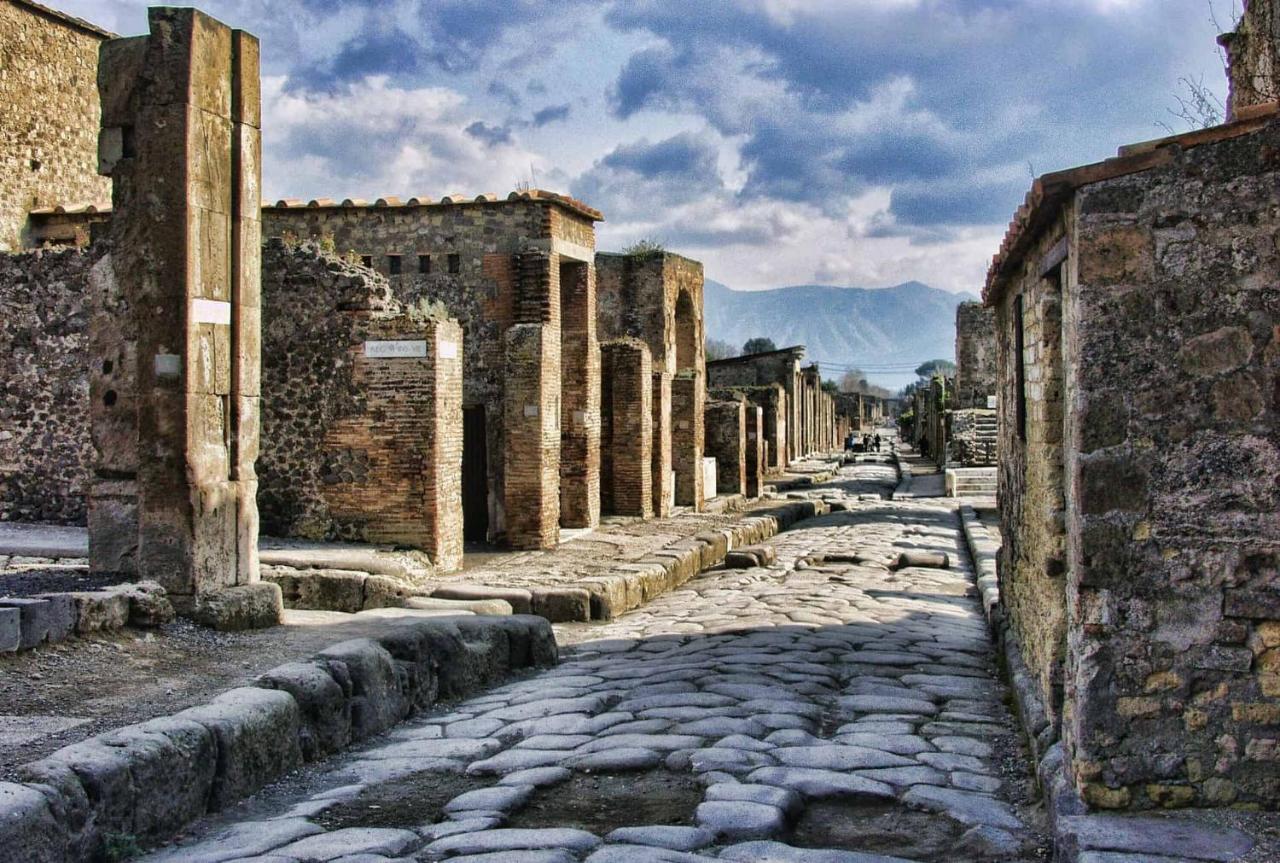 Love Inn Pompei Bagian luar foto