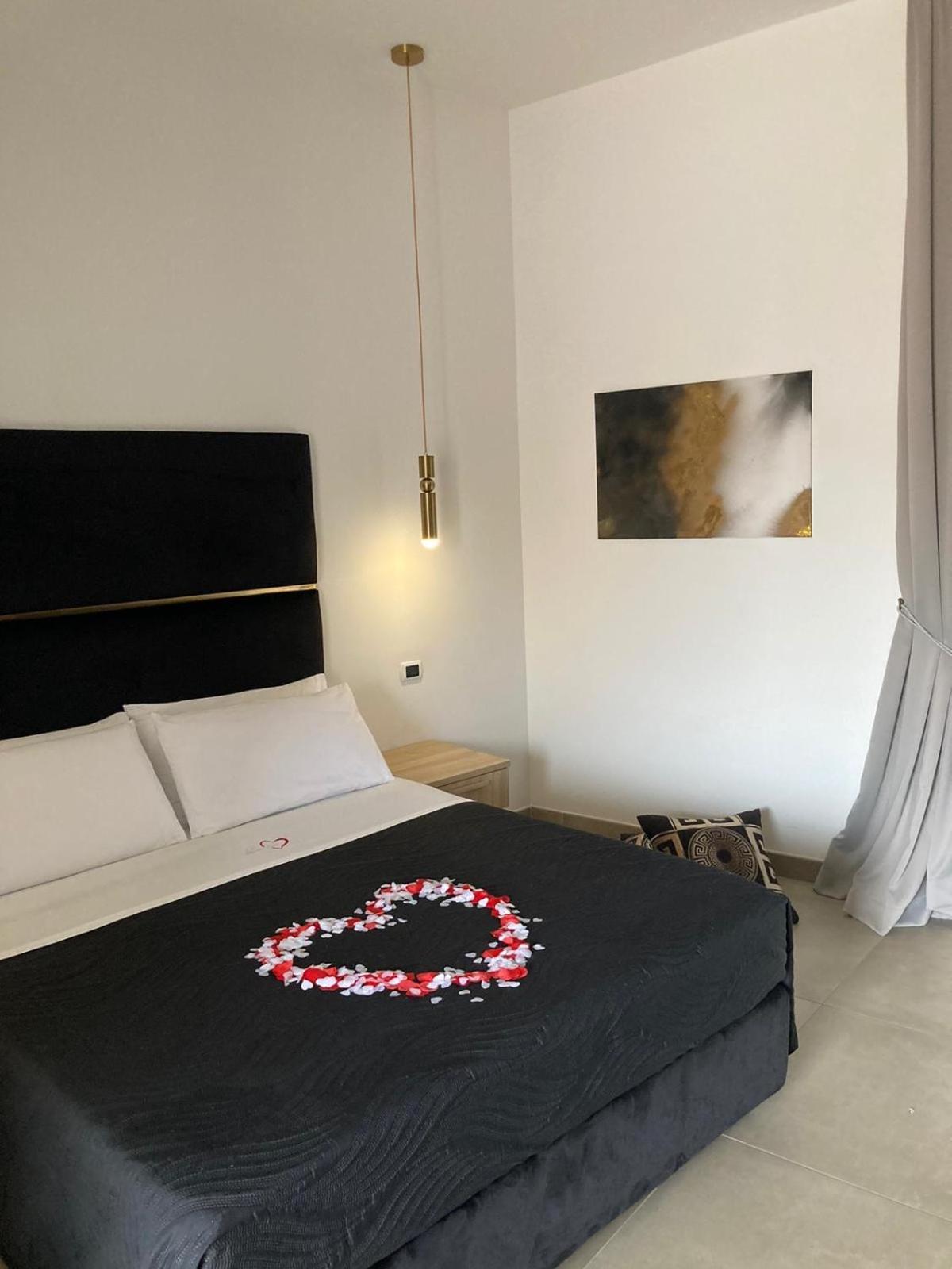 Love Inn Pompei Bagian luar foto